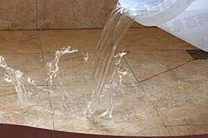 源汇漏水维修 免砸砖防水材料该如何施工
